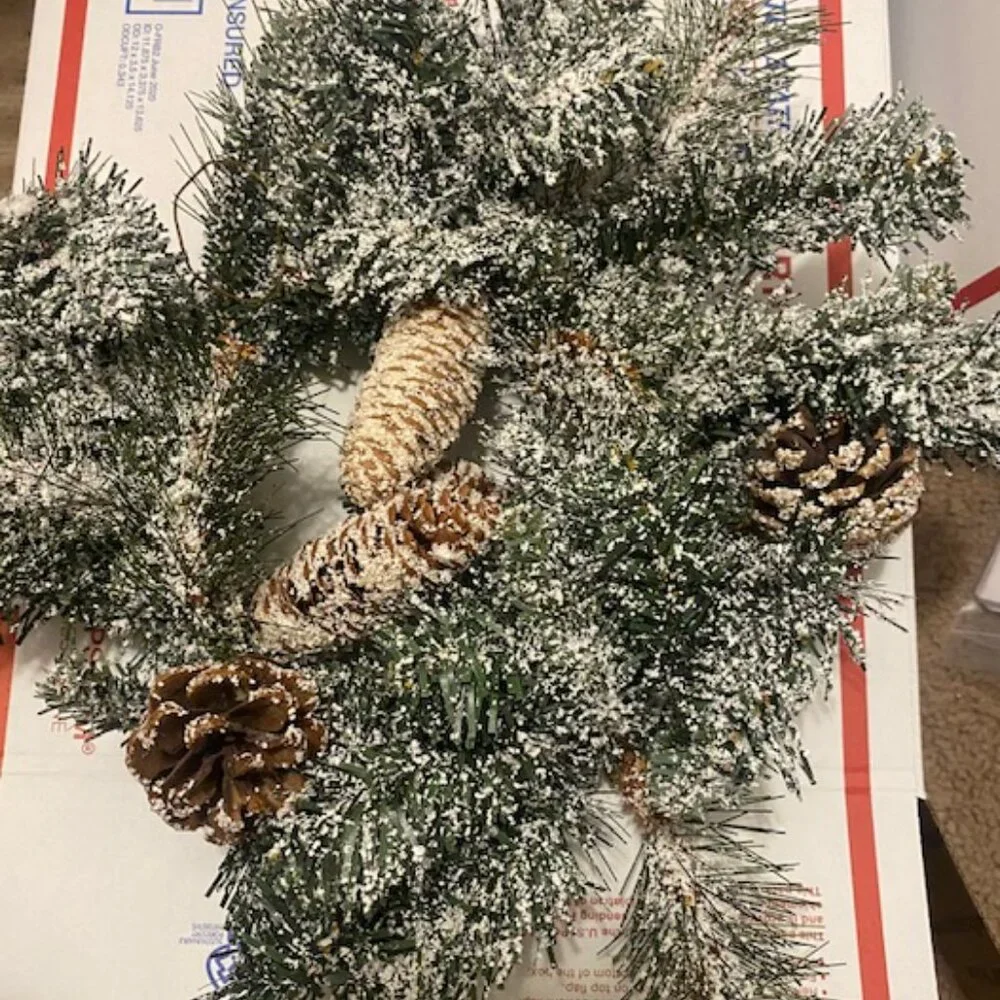 ASHLAND Christmas 12in Wreath Couronne 30.4cm Snowy Noble Pine